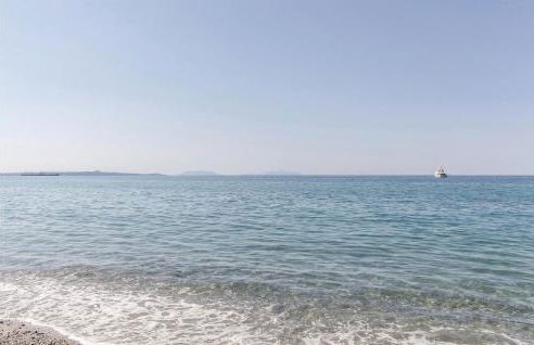 Amazing Home With Pool - Photo 32