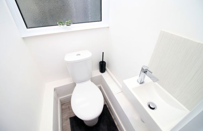 Skyline Remarkable 2-bed Apartment in Swansea - Photo 20