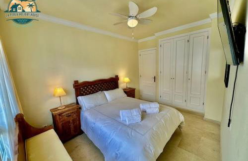 Seafront Townhouse with Stunning Mediterranean Views, community pool - Foto 8