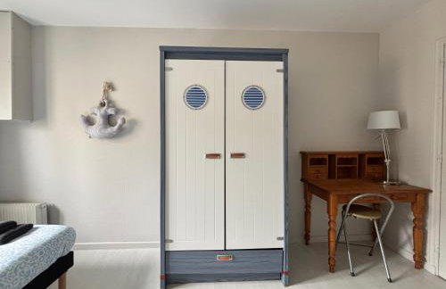 Embruns maison spacieuse rénovée 5 ch 3 sdb 2 WC belle terrasse aménagée barbecue à 250 m de la plage en plein centre d' Arromanches au coeur des plages du débarquement, proximité de Bayeux - Foto 30