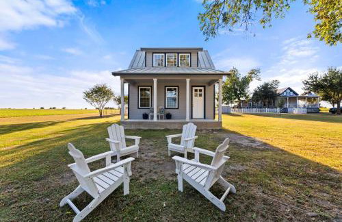 Countryside Sanctuary: Cozy Chateau with Expansive Views - Photo 2