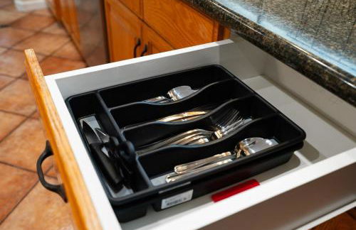 Spacious 4BR House with Large Yard and Parking Beverly Hills Adj - Foto 17