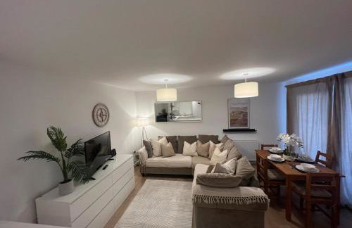Spacious 2 Bed, 2 Bath Apartment by MCF - Foto 17