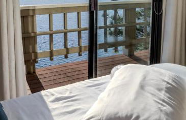 Lakefront Villa with 180 degree view private dock and boats - Foto 40