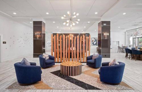 Luxury 1BR Resort Stay with WiFi, Pool, and Desk near Med Center and NRG - Foto 28