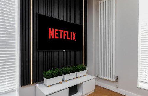 MK CITY CENTRE, THE DIAMOND SUITE, FREE Parking Space, PREMIUM SPACIOUS Apartment with FOOSBALL TABLE - Foto 12