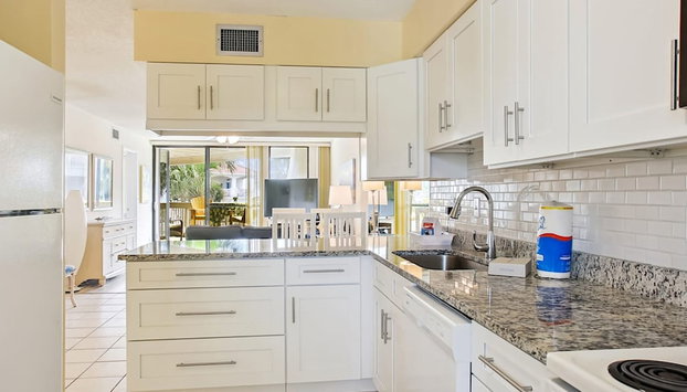 Oceanfront Hibiscus D203 St Aug Free Tix - Foto 5, Habitación