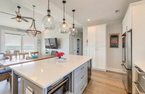 Beachfront Oasis w/ 2 Large Decks, BBQ & Views! - Foto 10