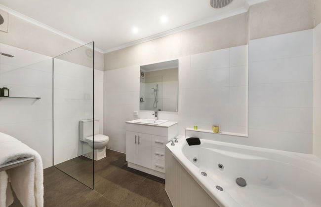 Moonlight Bay Apartments - Photo 21