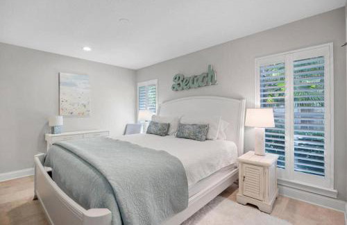 Stunning Beach Getaway - Steps to Ocean - Foto 42