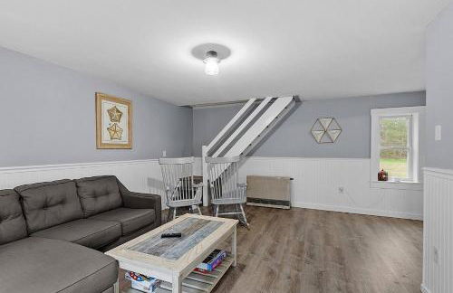 Kennebunk/Kennebunkport Beach House w/Pool! - Photo 45