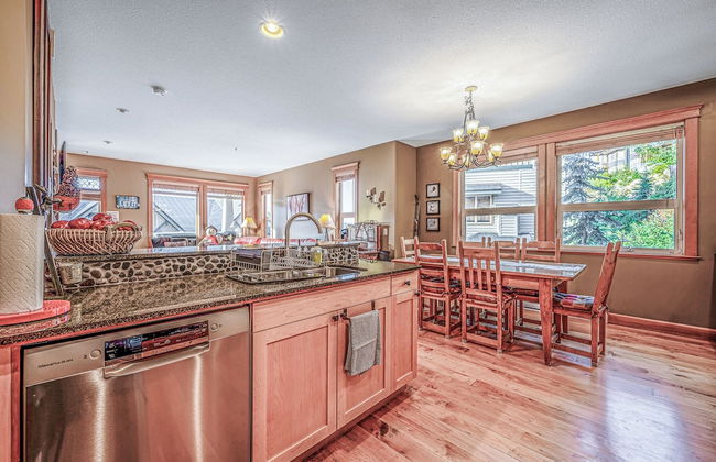 Treetop Getaway Ski In and Out Sleeps 10 - Foto 15