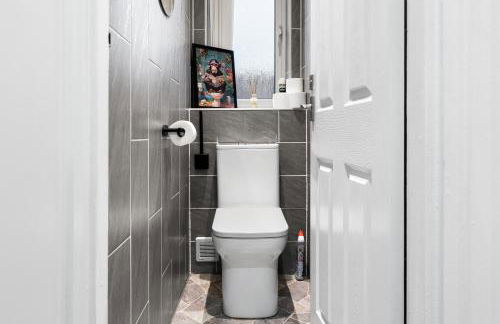 Churchill Apartment- 4 Beds- Free Parking- Near NEC BHX & HS2 - Foto 12