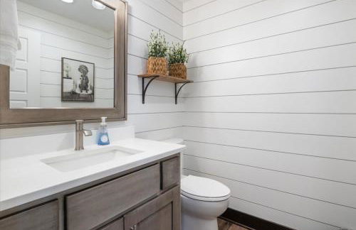 LOTO Pointe, Updated Luxury Home w/ Boat & PWC Slip, Boat Ramp, Firepits, Pool Table & More! - Foto 35