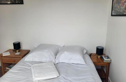 La Maison du Donjon - Gites de 8 personnes, parking privé avec jardin terrasse - Foto 57