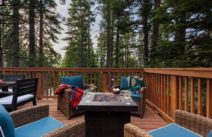 Wolfe by AvantStay | 5mins NorthStar! Fireplace, 2 Private Decks! - Foto 2