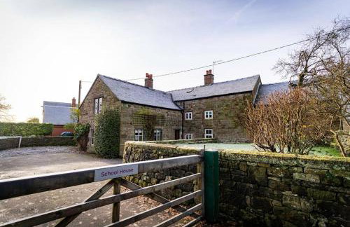 School House, cosy cottage for 12 with hot tub in the Peak District - Photo 19