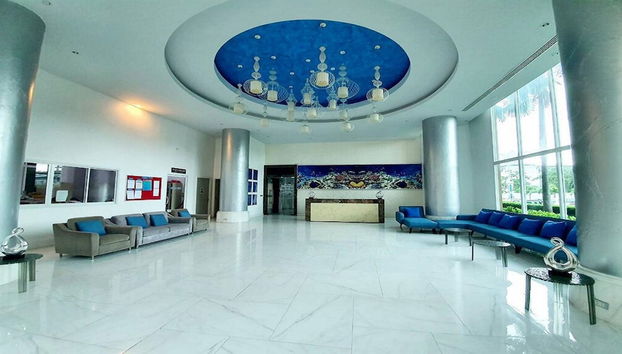 Coin salon dans le hall