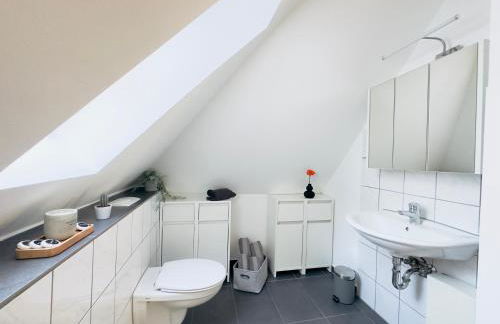 Möbliert-nahe STARLIGHT EXPRESS in Bochum -WLAN-Netflix-Loggia oder Terrasse - Foto 12