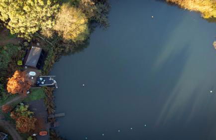 Cosy Mirrored House next to a Magical Swimming Lake - Foto 36