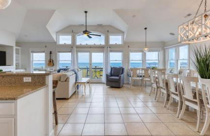 Sleeps 28 Beachfront w/ Pool, Hot Tub, Game Room Atlantic Watch by Avantstay - Foto 20