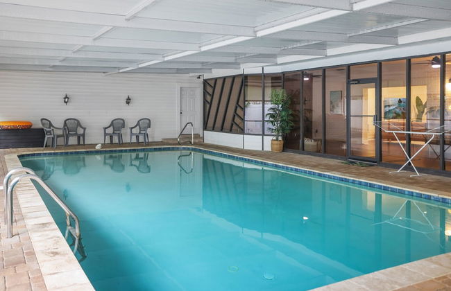 Golden Retreat: Expansive 6BR Home w Heated Pool ~ - Foto 16