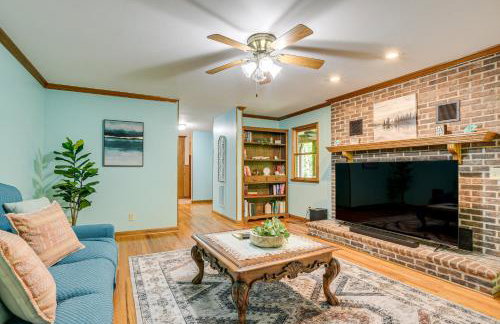 5 Mi to Lake Robinson: WFH-Friendly Home w/ Pool - Photo 8