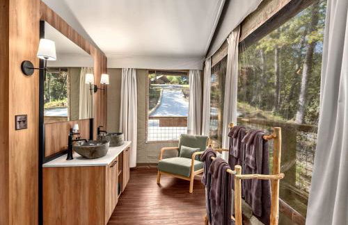 Luxury Tree Tent with Soaking Tub & Pizza Oven Near Waterfalls, Zirconia, North Carolina - Foto 13