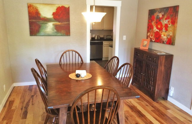 Historic Downtown Victorian Home - Photo 7