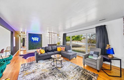 Comfort, Fun, & Charming - 5BR Oasis with Pool - Foto 24