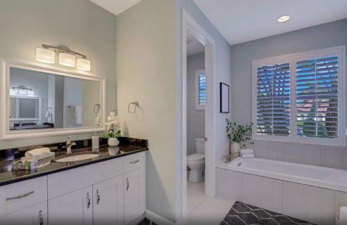 4BR Beach House Private Pool Minutes to Beach - Foto 21