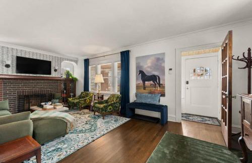 Hot Tub - Game Room - Chic & Spacious - Sleeps 10 - Foto 8