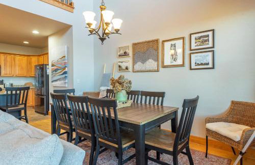 Wolf's Den~Views~Hot Tub~Home Theater~Hatley Ski! - Foto 16