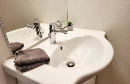 Maguilon H - 10 personnes - Proche rivière et Vals bains - Foto 13