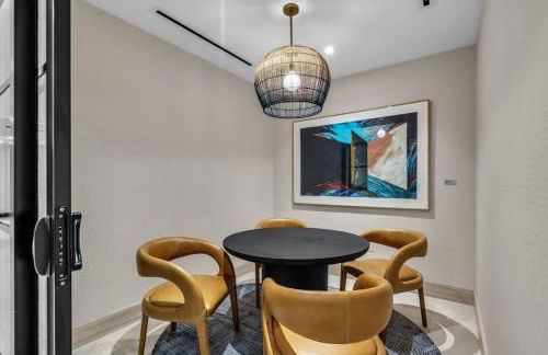 Modern Downtown Condo with Pool Gym BBQ Game Room CoWorking Spaces - Foto 50