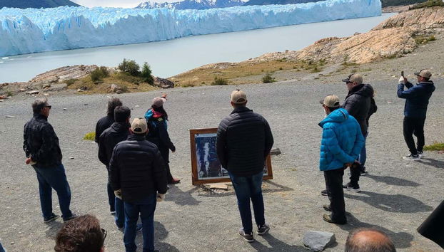 Contemplando los témpanos de hielo del Perito Moreno