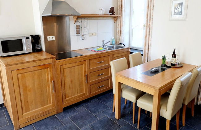 Cozy Studio in a 16th Century Castle - Photo 8