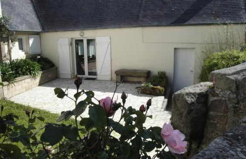 Maison bretonne avec une jolie cour fermée et fleurie avec WIFI à TREBEURDEN - Réf 679 - Foto 1