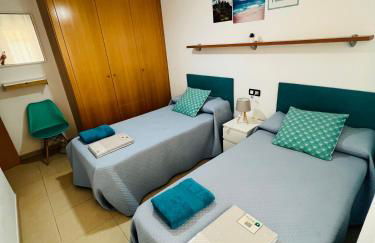 APARTAMENTO SITUADO EN EL CENTRO CON 3 HABITACIONES, DISPONE DE AIRE ACONDICIONADO Y WIFI A 150m DE LA PLAYA Y EL CASTILLO - Photo 20