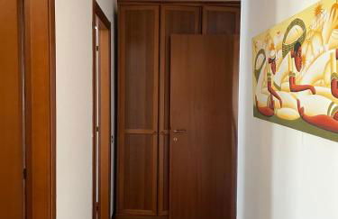 Wood Apartment - Photo 25
