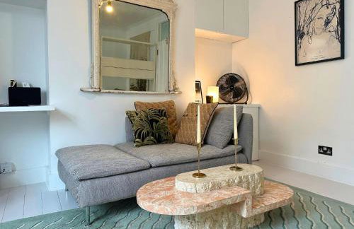 Stylish Flat by Brockley Station & Goldsmiths - Photo 2