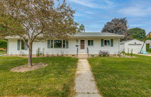 Beautiful 3BR Home Near Lake MI - Photo 47