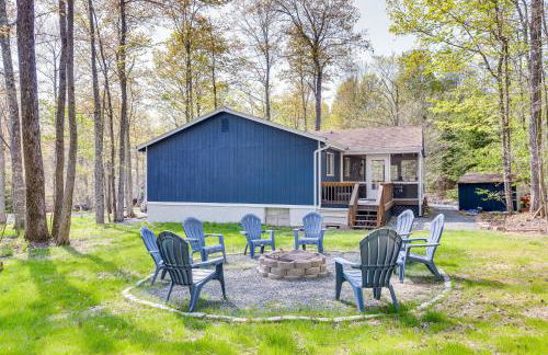 Deck and Community Perks Bright Pocono Lake Home! - Foto 1