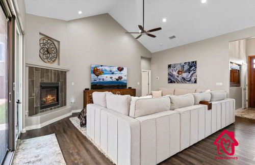 Fireside Oasis Retreat - An Irvie Home - Foto 29