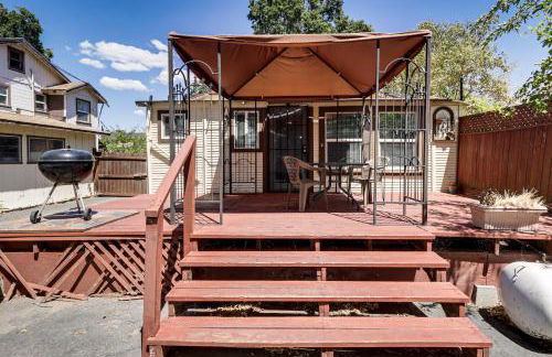 Watefront Getaway with Mtn Views and Dock in Clearlake - Foto 18