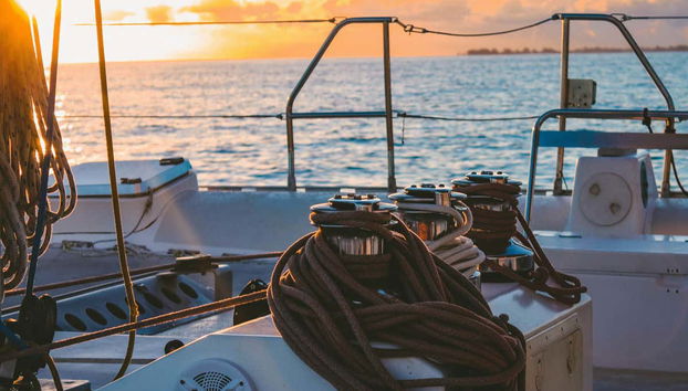 Bateau au coucher du soleil