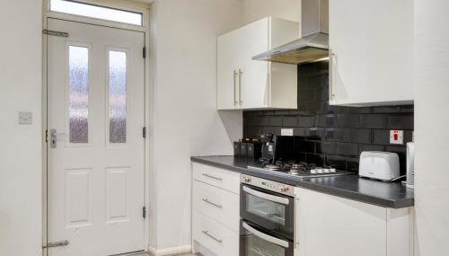 Vibrant 3BR Getaway Sleeps 6 Exclusive Offer - Foto 5, stove, pet friendly, toaster