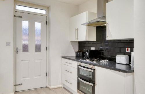 Vibrant 3BR Getaway Sleeps 6 Exclusive Offer - Photo 5