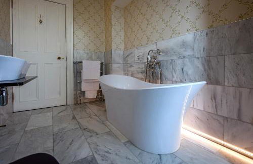 House of the Northern Gate - a luxury baronial house that sleeps 18 guests in 9 bedrooms - Foto 32