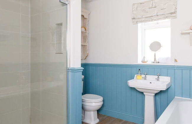 4BR Beach House Sleeps 10 - 5 Mins Walk to the Sea - Foto 24